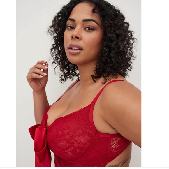 ♥️…  Torrid Red Lace Bow Bodysuit - Picture 3 of 5